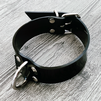 Medium rubber collar with D-ring