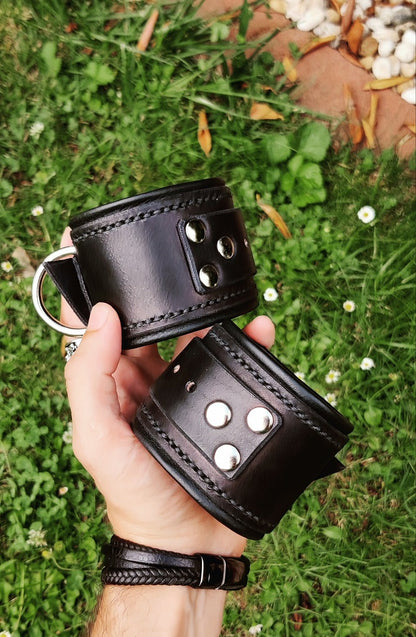 Leather handcuffs LUX black stitched