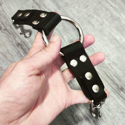 Gumová bondage spojka jednoduchá Carbon
