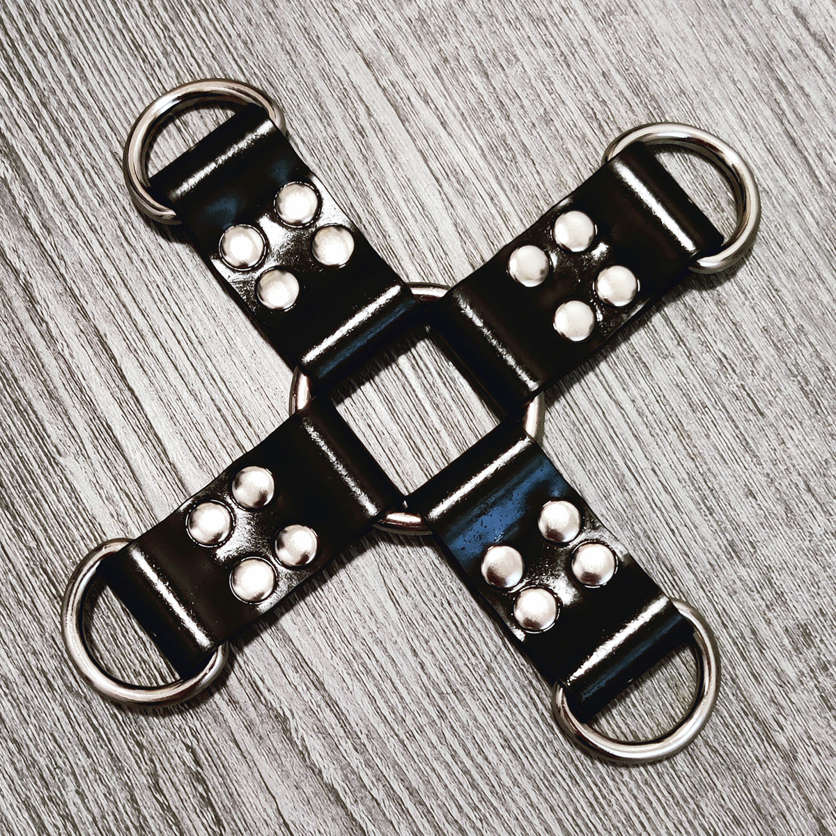 Gumová bondage spojka kříž Carbon